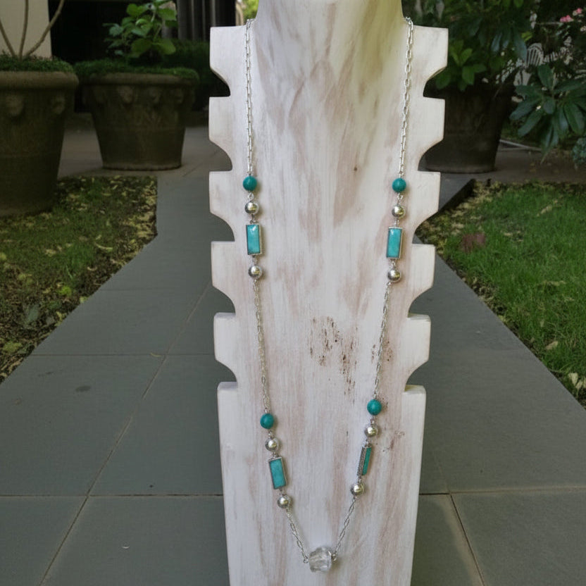 Collar con piedra  turquesa bolas de plata  y cuarzo cristal
