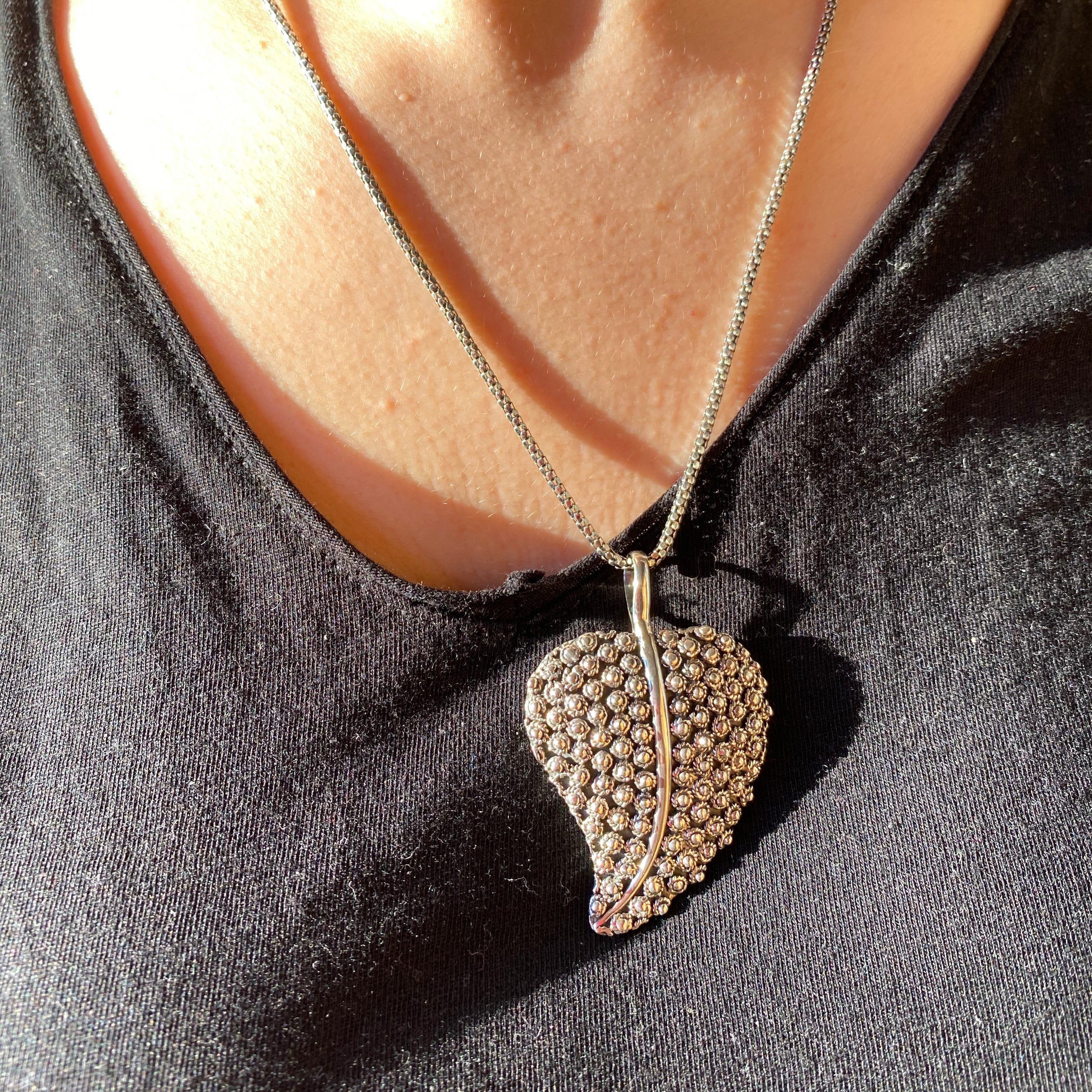 Colgante Hoja de Plata 950 | Plata Oscura y Plata Blanca