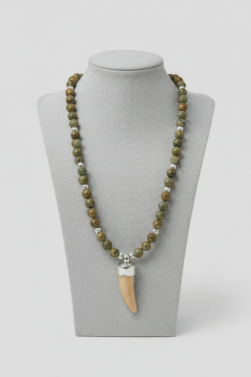 Collar Jaspe Africano & Cacho de Toro