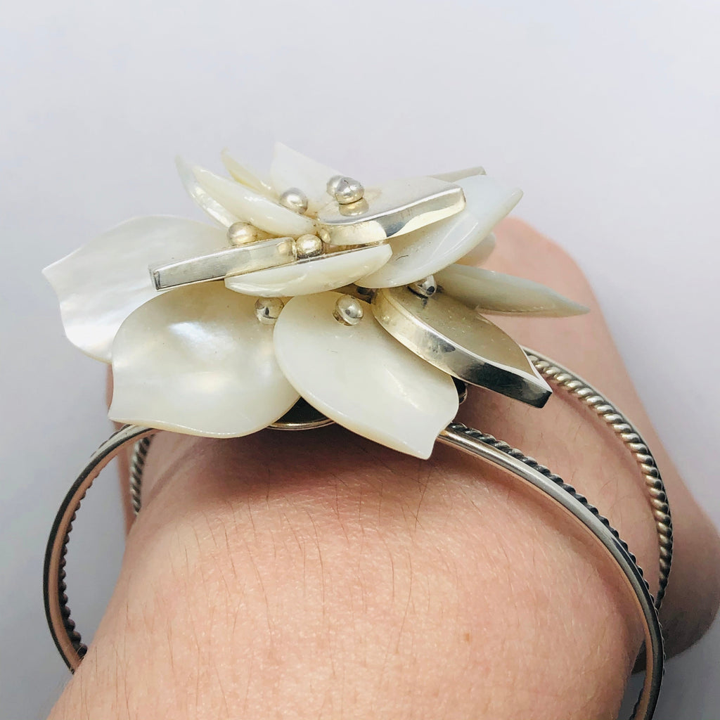 Pulsera Flor de Nácar en Plata 950 — Pieza Única