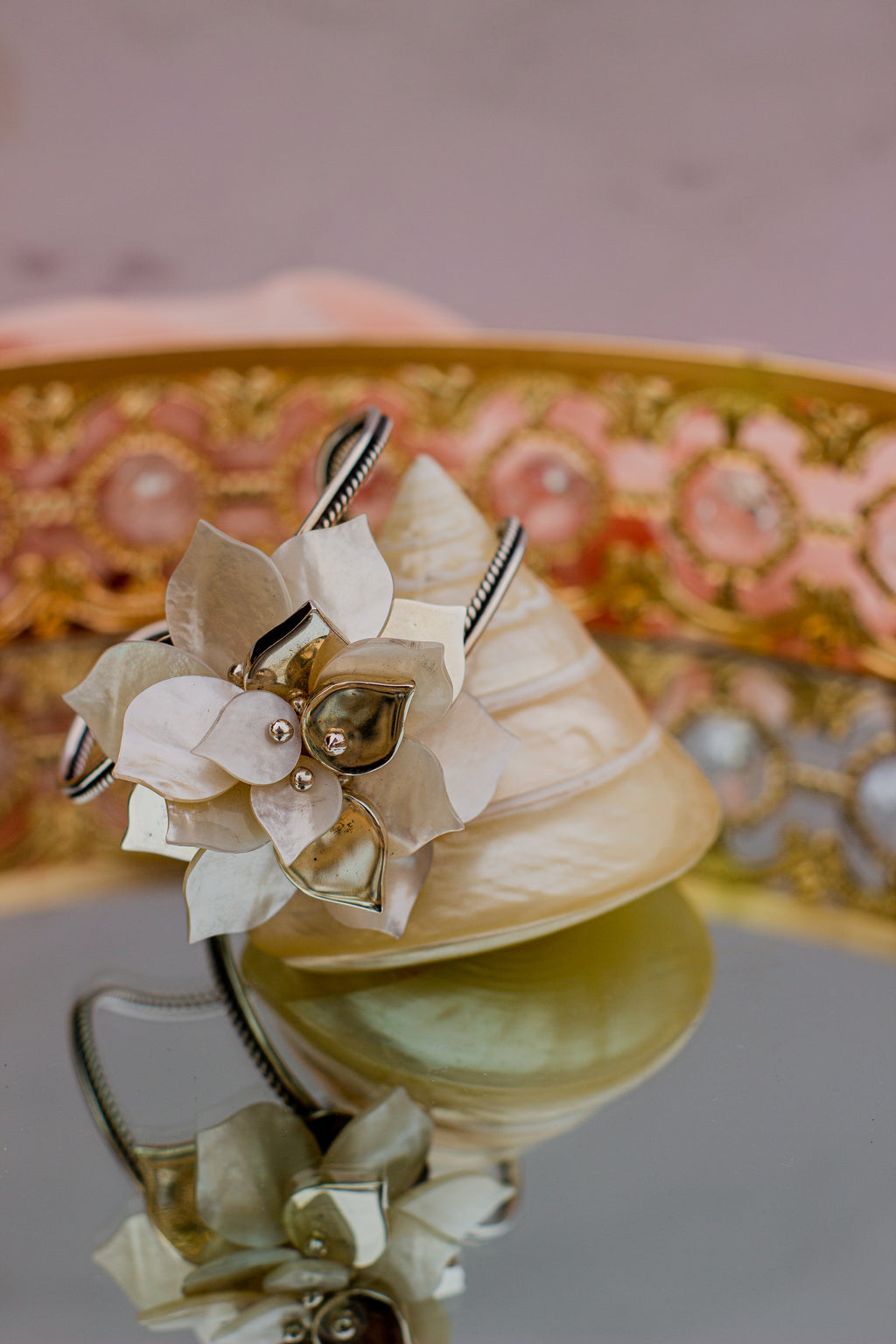 Pulsera Flor de Nácar en Plata 950 — Pieza Única