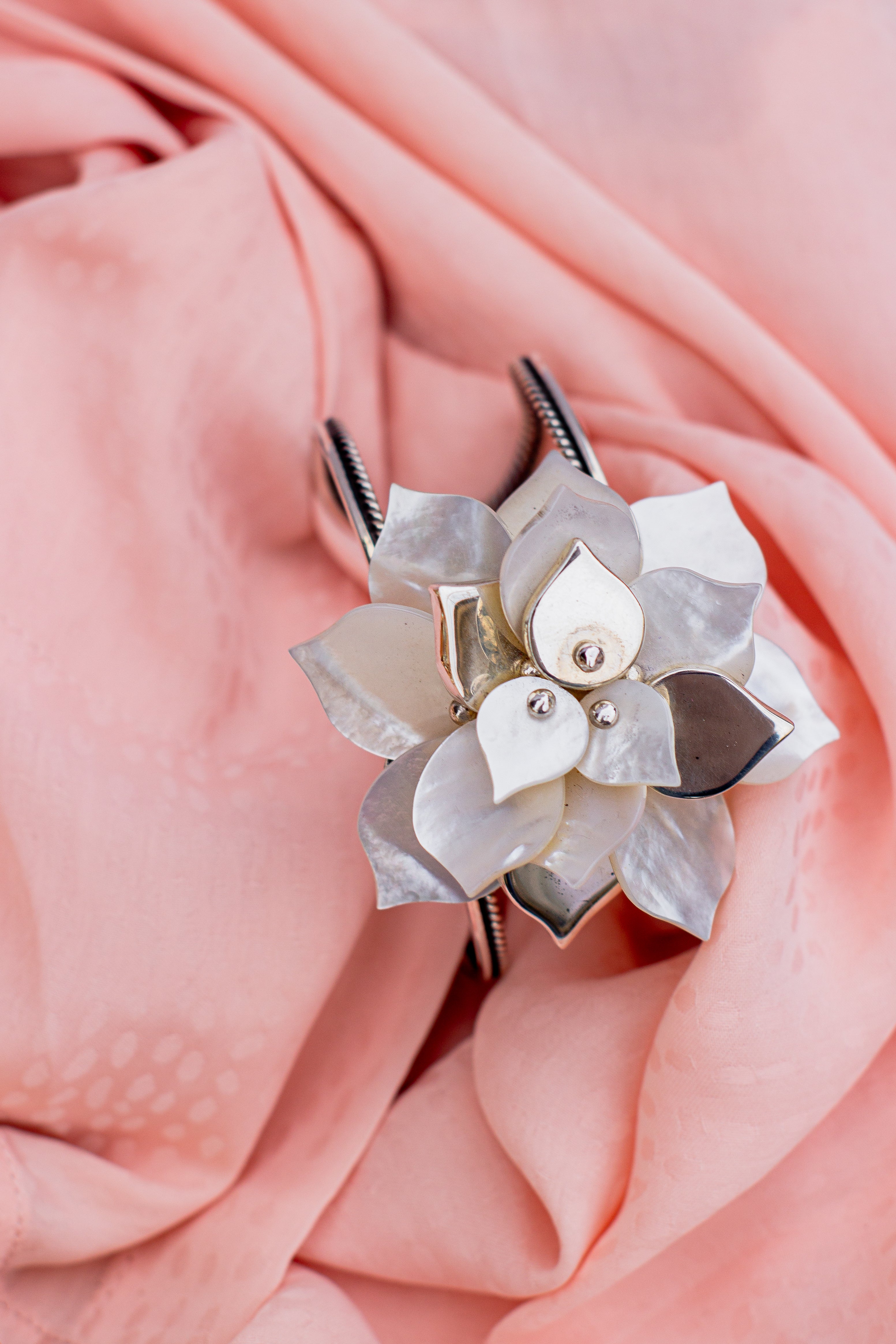 Pulsera Flor de Nácar en Plata 950 — Pieza Única