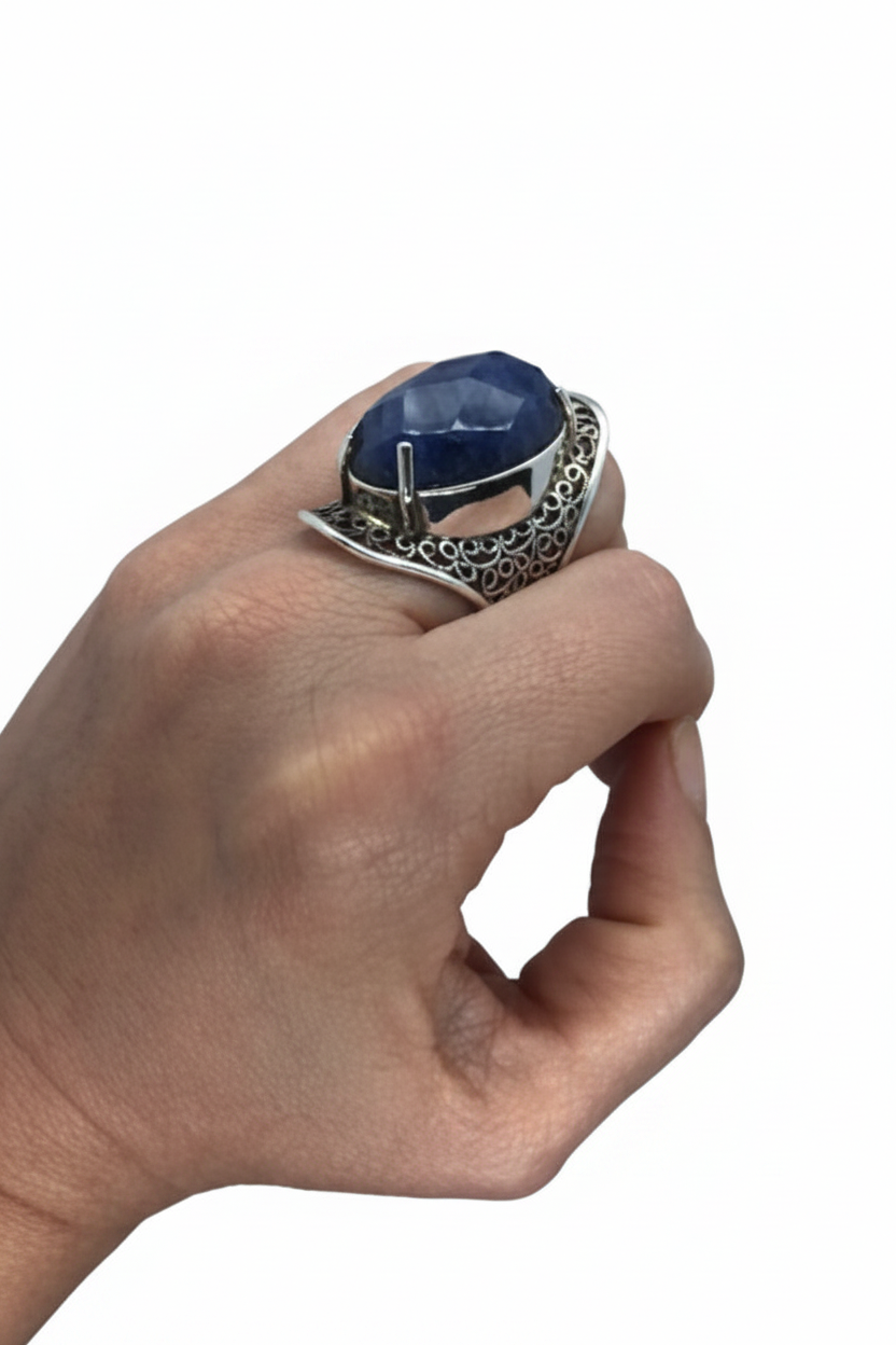 Anillo Sodalita Azul fondo blanco