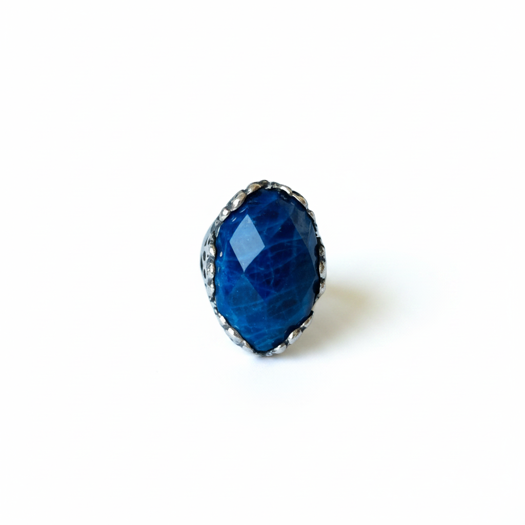 Anillo de Plata 950 con Sodalita Azul Facetada | Diseño Floral